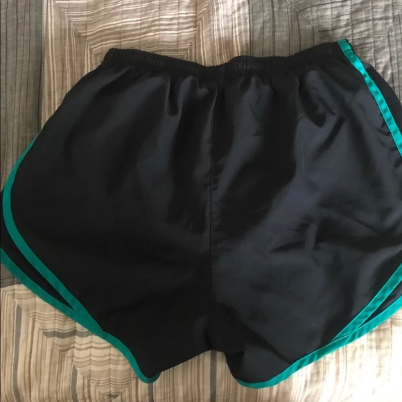 Nike running shorts - Picture 2 of 3